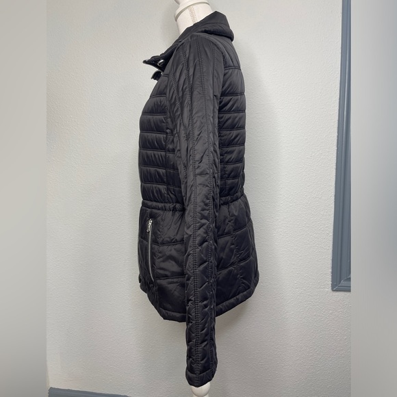 Guess Puffer Jacket, Size L, 25”H x 20” pit to pit and 24” sleeve - Picture 8 of 10